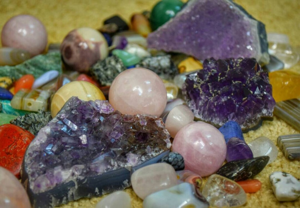 Кристаллотерапия: виды камней, их значение и применение для здоровья и развития личности
